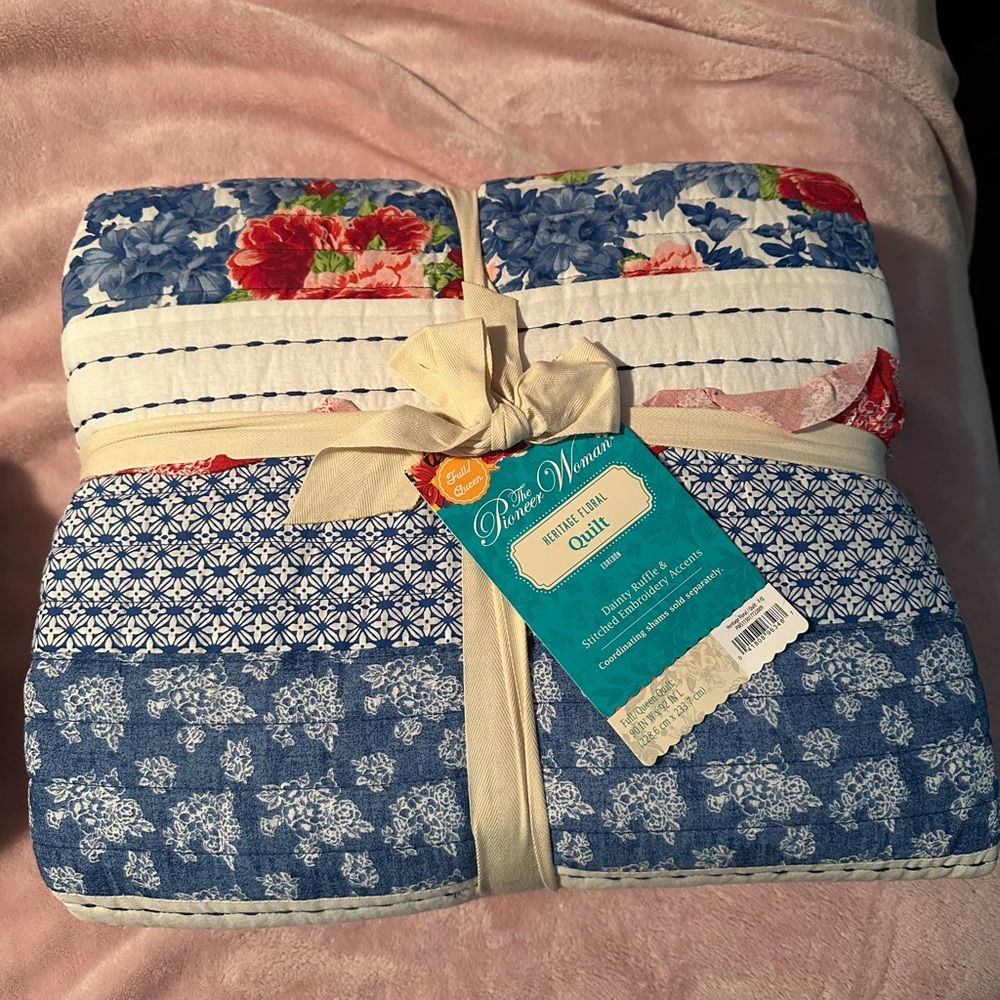 Ne The Pioneer Woman Heritage Floral Quilt and sham set